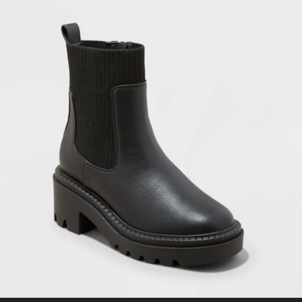 New Universal Thread Wide Chunky Heel Boot size 91/2 W